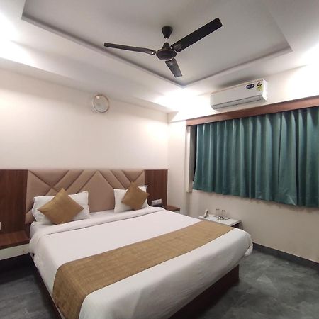 Hotel Earth Inn, Subhash Bridge, Rto Circle, Ahmedabad Exteriör bild