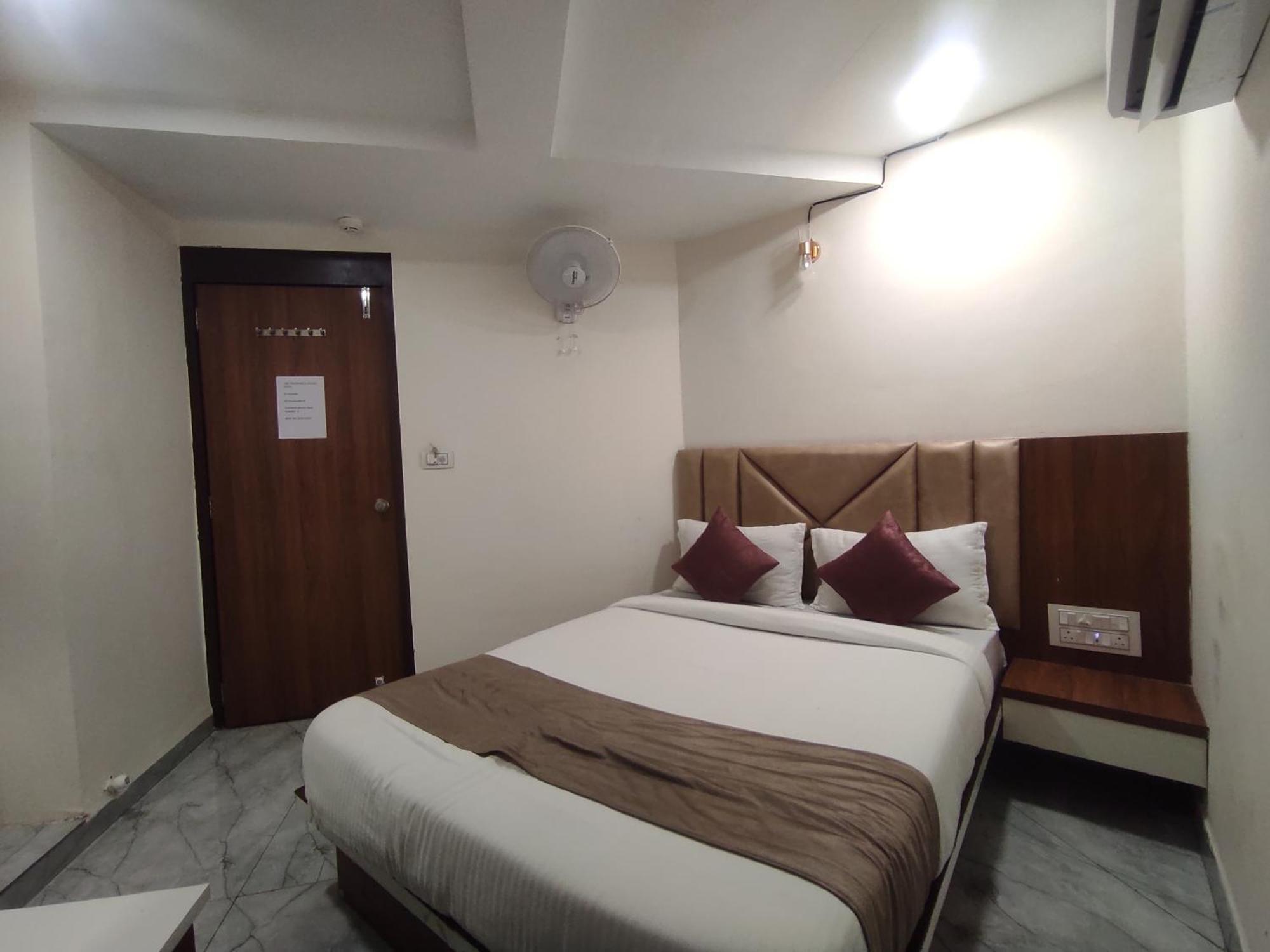 Hotel Earth Inn, Subhash Bridge, Rto Circle, Ahmedabad Exteriör bild