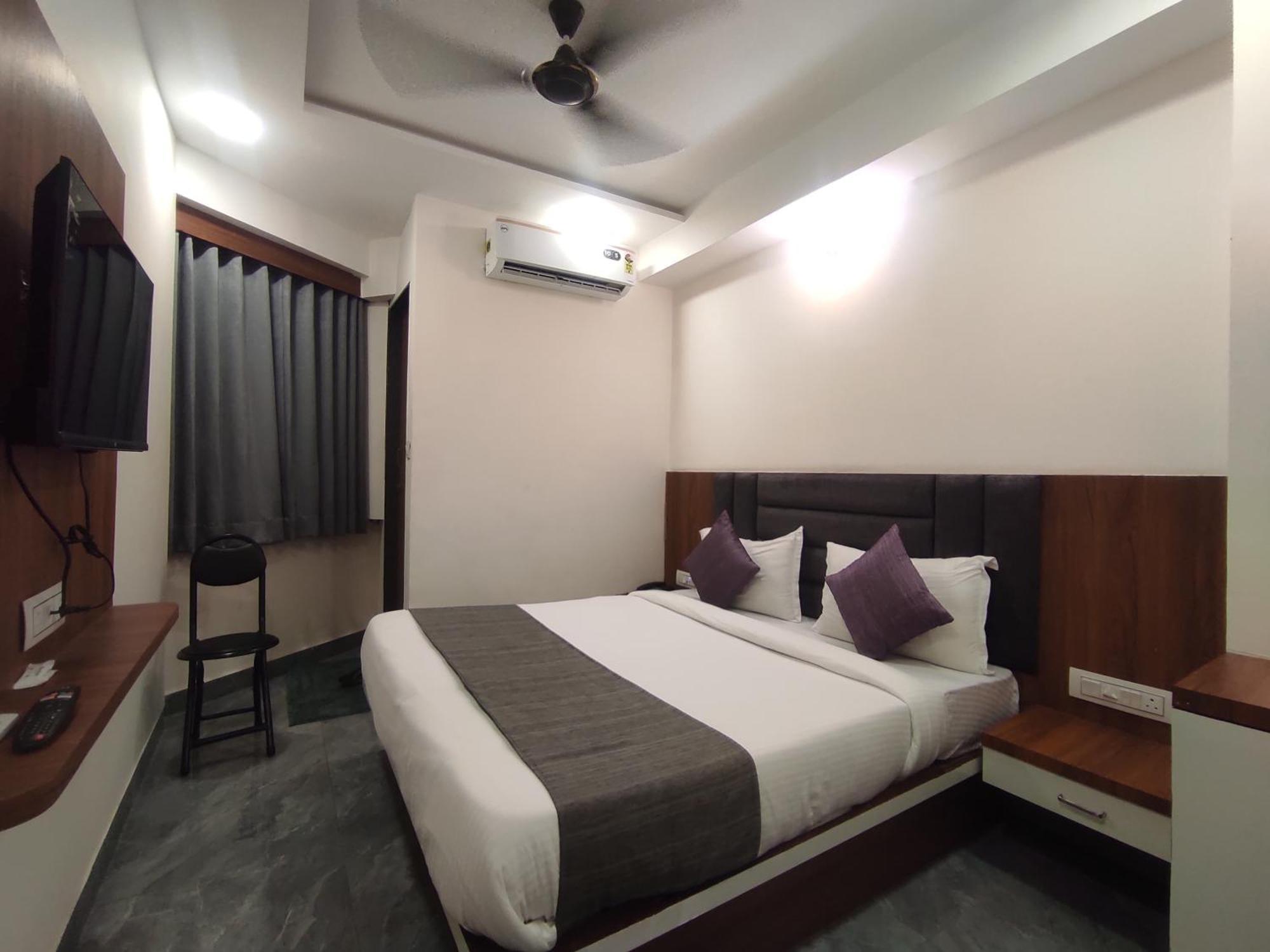 Hotel Earth Inn, Subhash Bridge, Rto Circle, Ahmedabad Exteriör bild