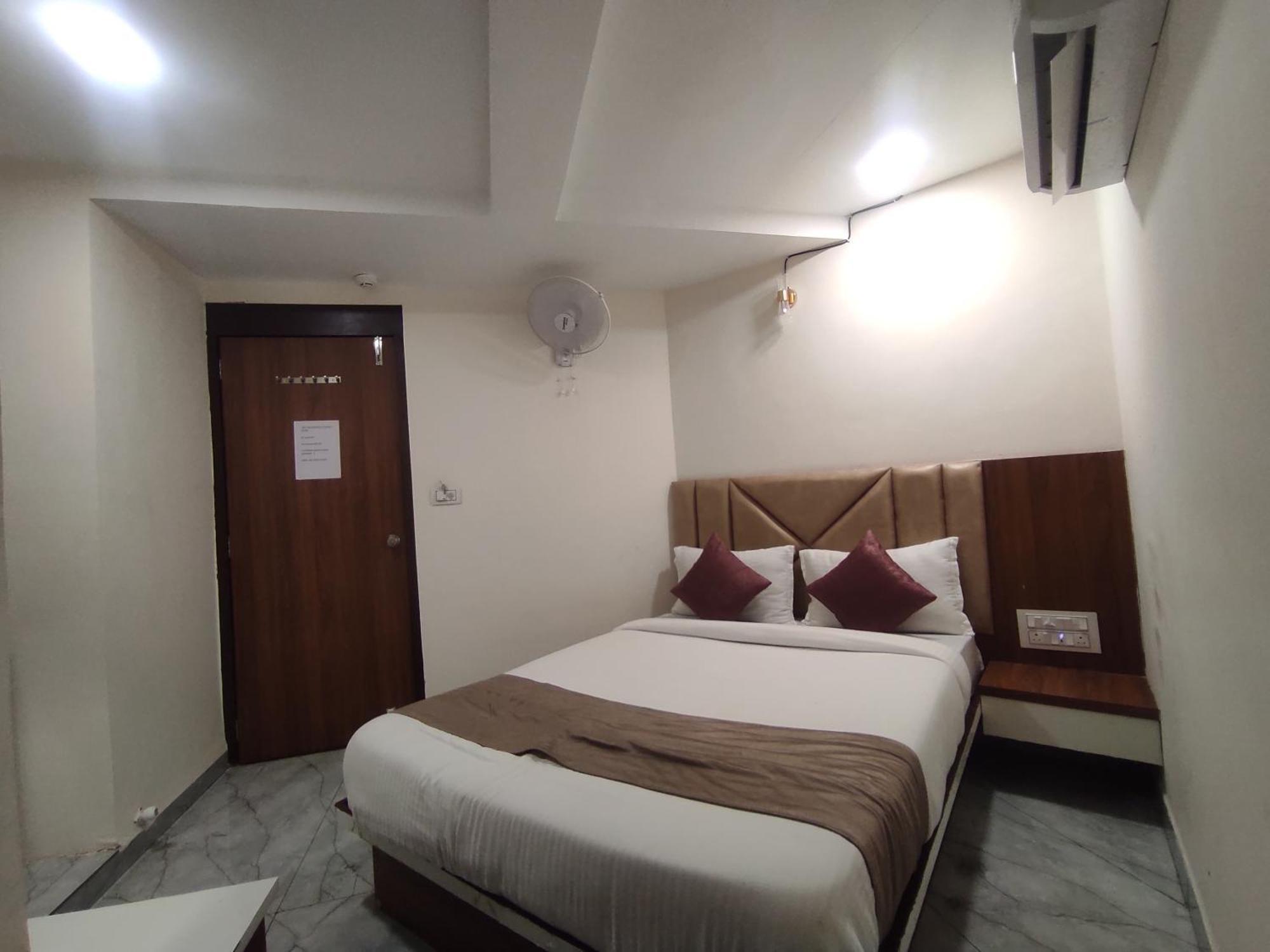 Hotel Earth Inn, Subhash Bridge, Rto Circle, Ahmedabad Exteriör bild