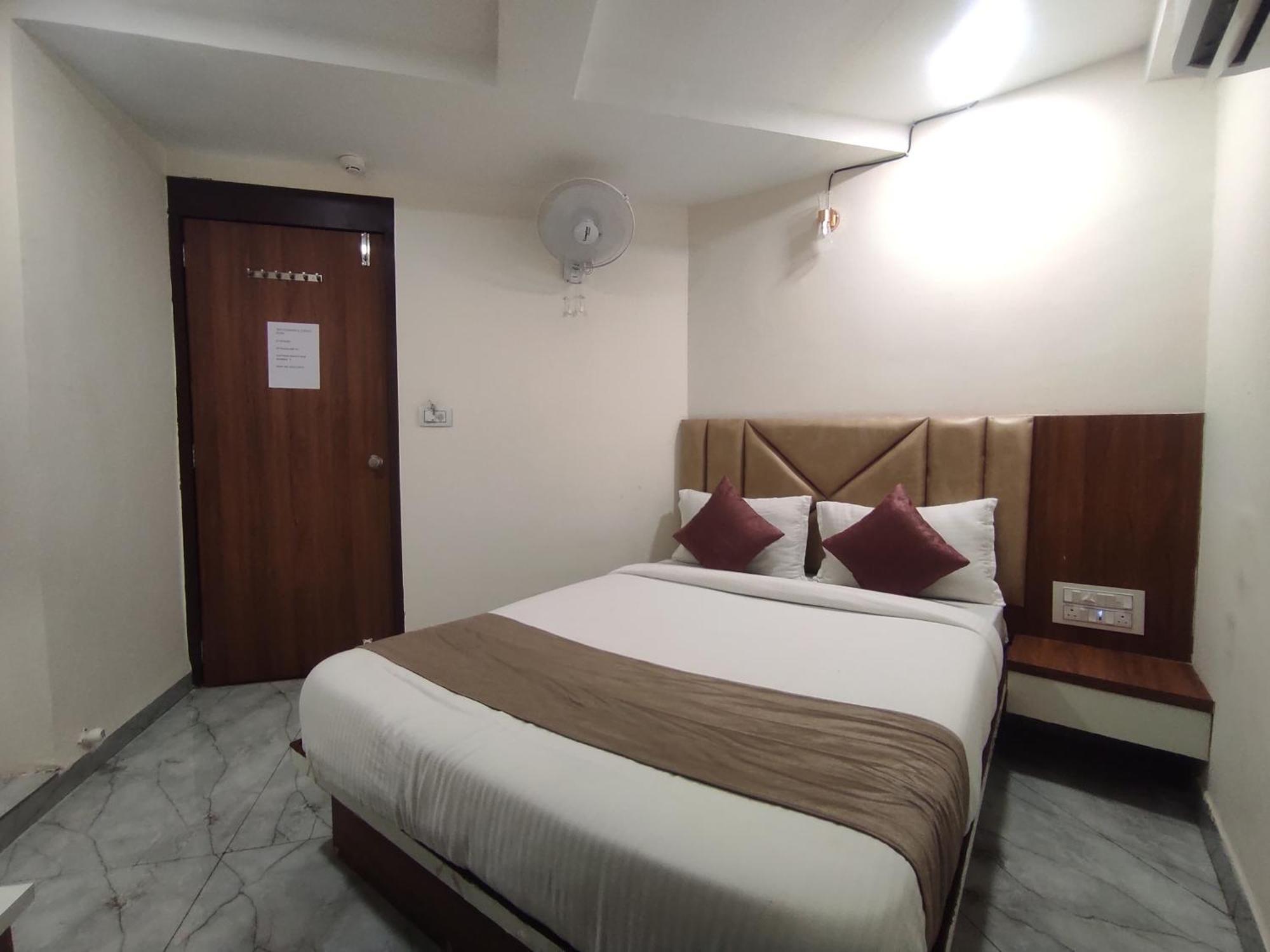 Hotel Earth Inn, Subhash Bridge, Rto Circle, Ahmedabad Exteriör bild