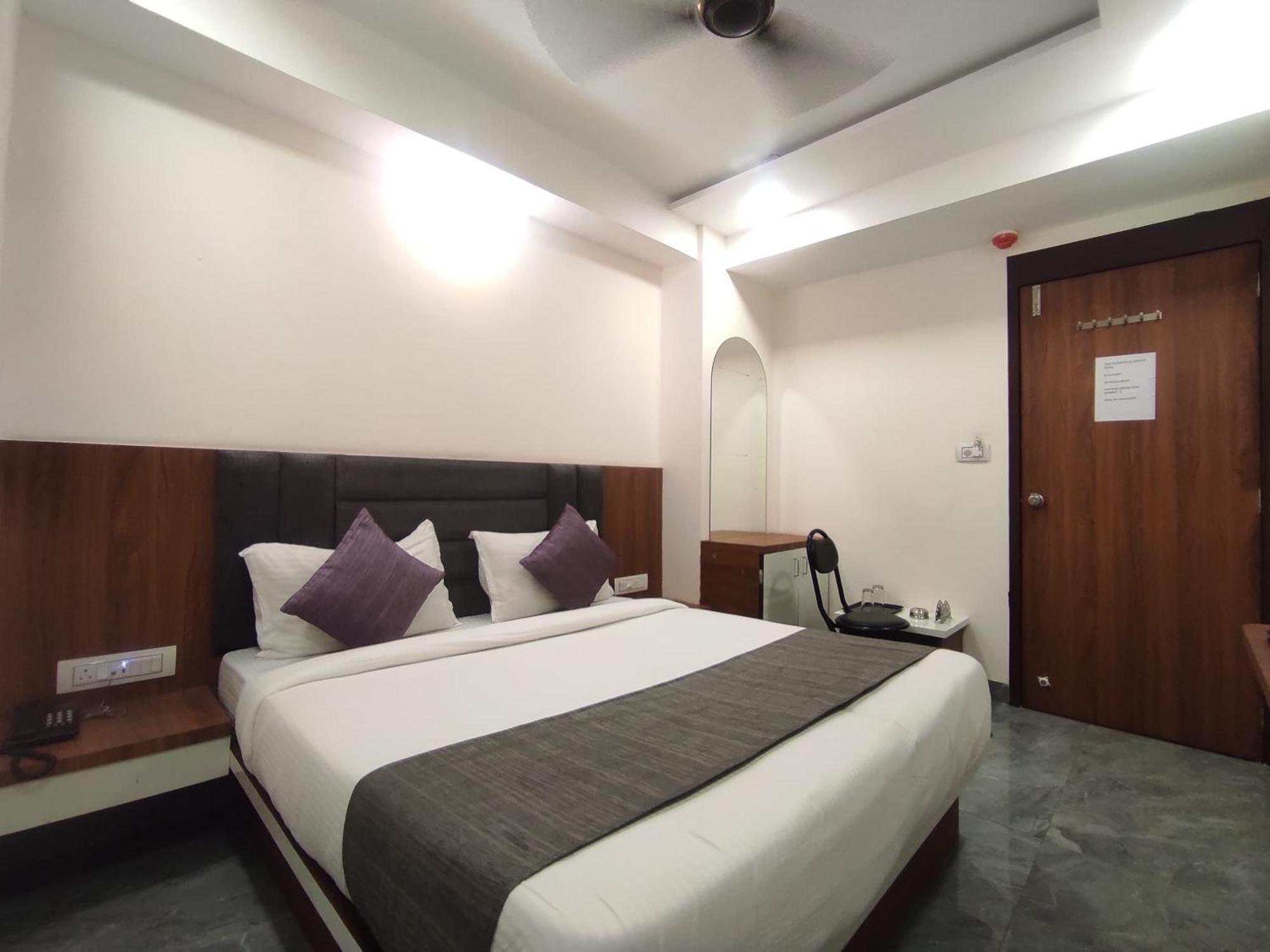 Hotel Earth Inn, Subhash Bridge, Rto Circle, Ahmedabad Exteriör bild