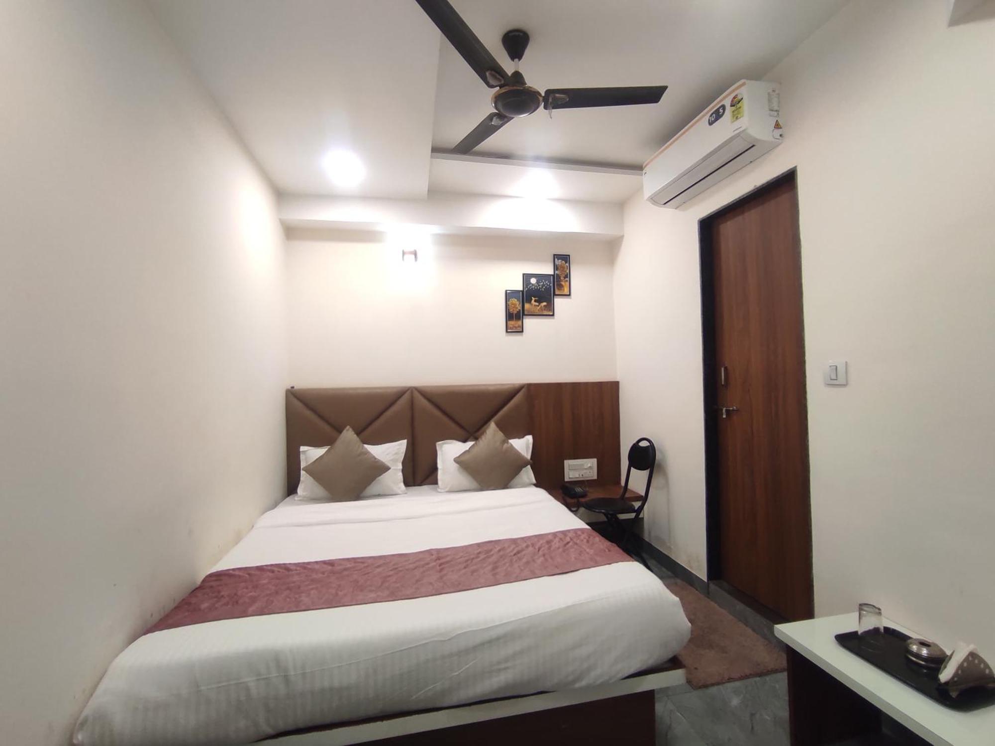 Hotel Earth Inn, Subhash Bridge, Rto Circle, Ahmedabad Exteriör bild
