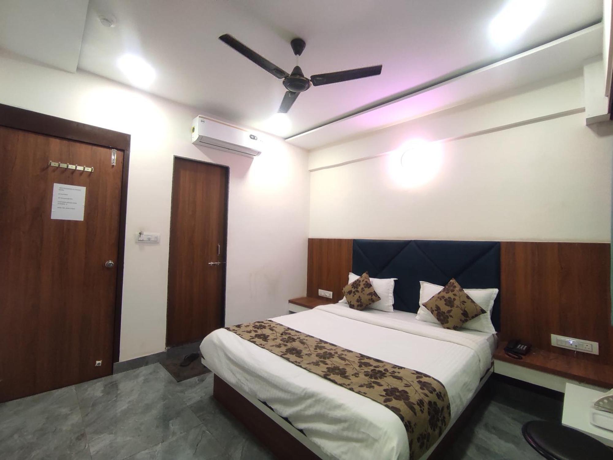 Hotel Earth Inn, Subhash Bridge, Rto Circle, Ahmedabad Exteriör bild