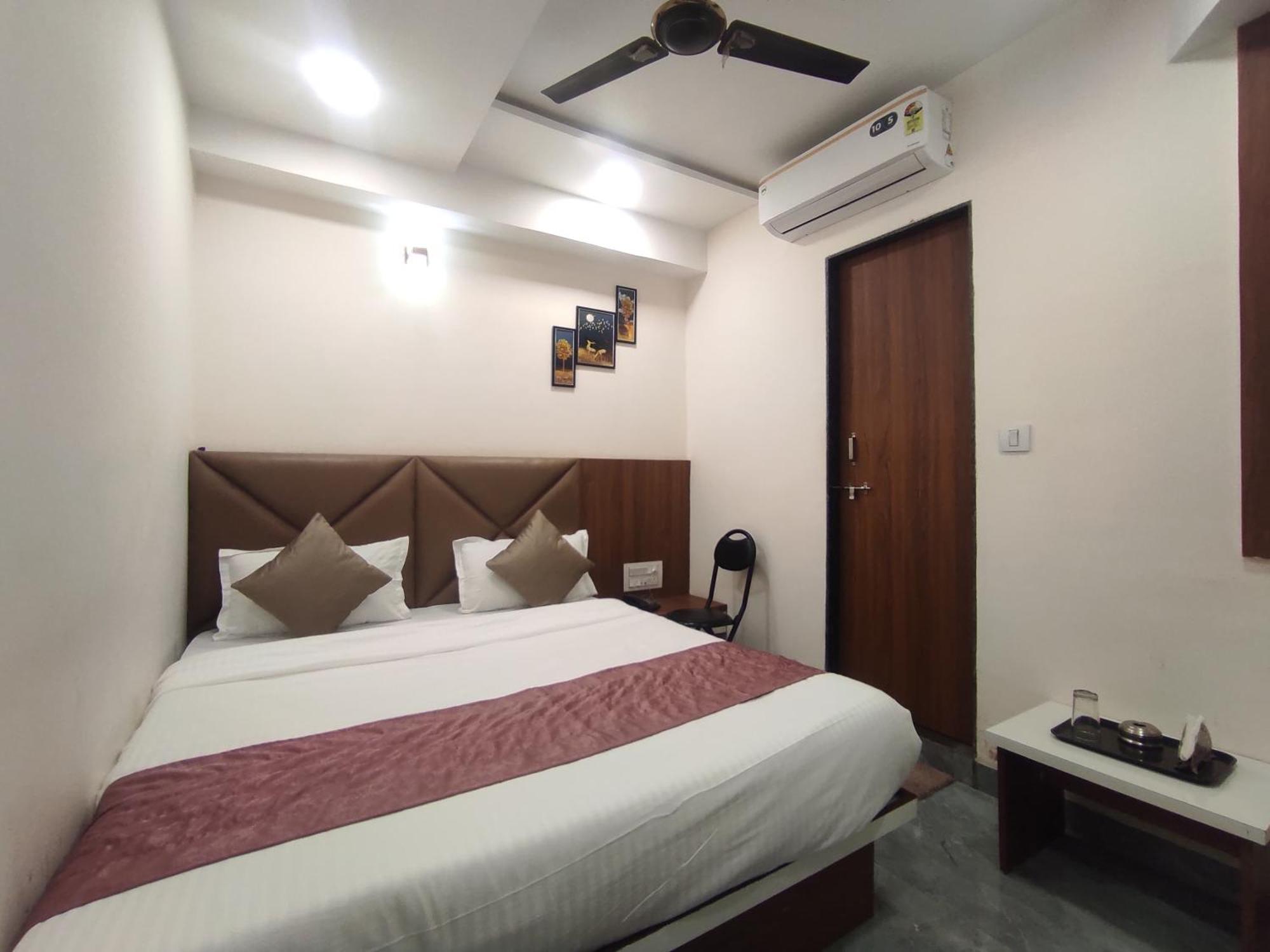Hotel Earth Inn, Subhash Bridge, Rto Circle, Ahmedabad Exteriör bild